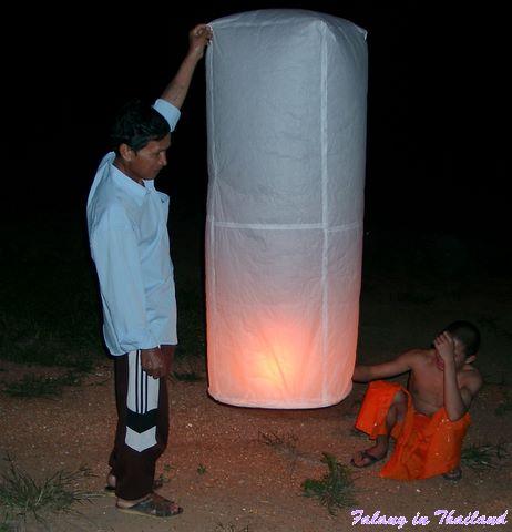 loi-krathong-fest-khom-loi-thailand-10190001.jpg