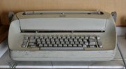 157211557-electrische-schrijfmachine-ibm.jpg