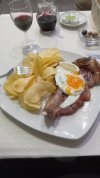 alvalade ii airport guest house restaurantje chips.jpg